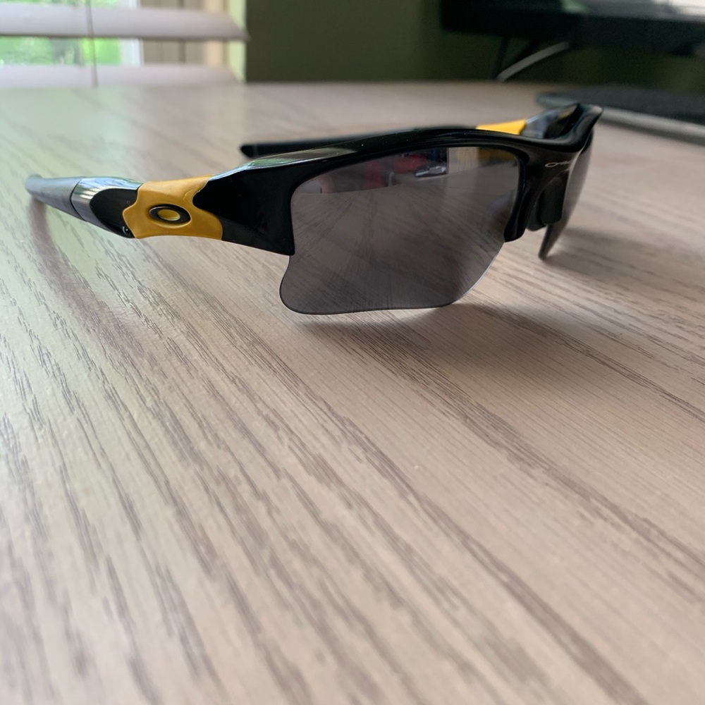 Oakley Flak Jacket 1.0 Livestrong Sunglasses